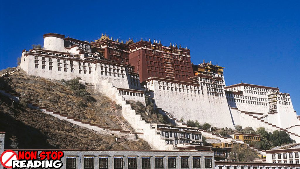 Potala Palace 1 Simbol Tibet yang Memikat Dunia
