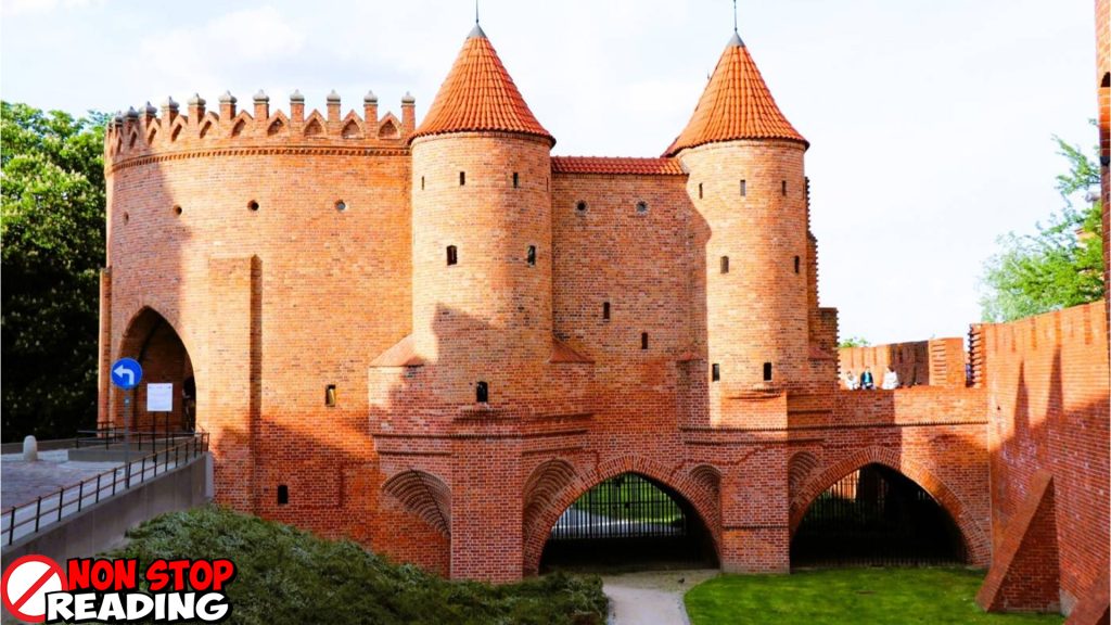 8 Fakta Sejarah Warsaw Barbican yang Menarik