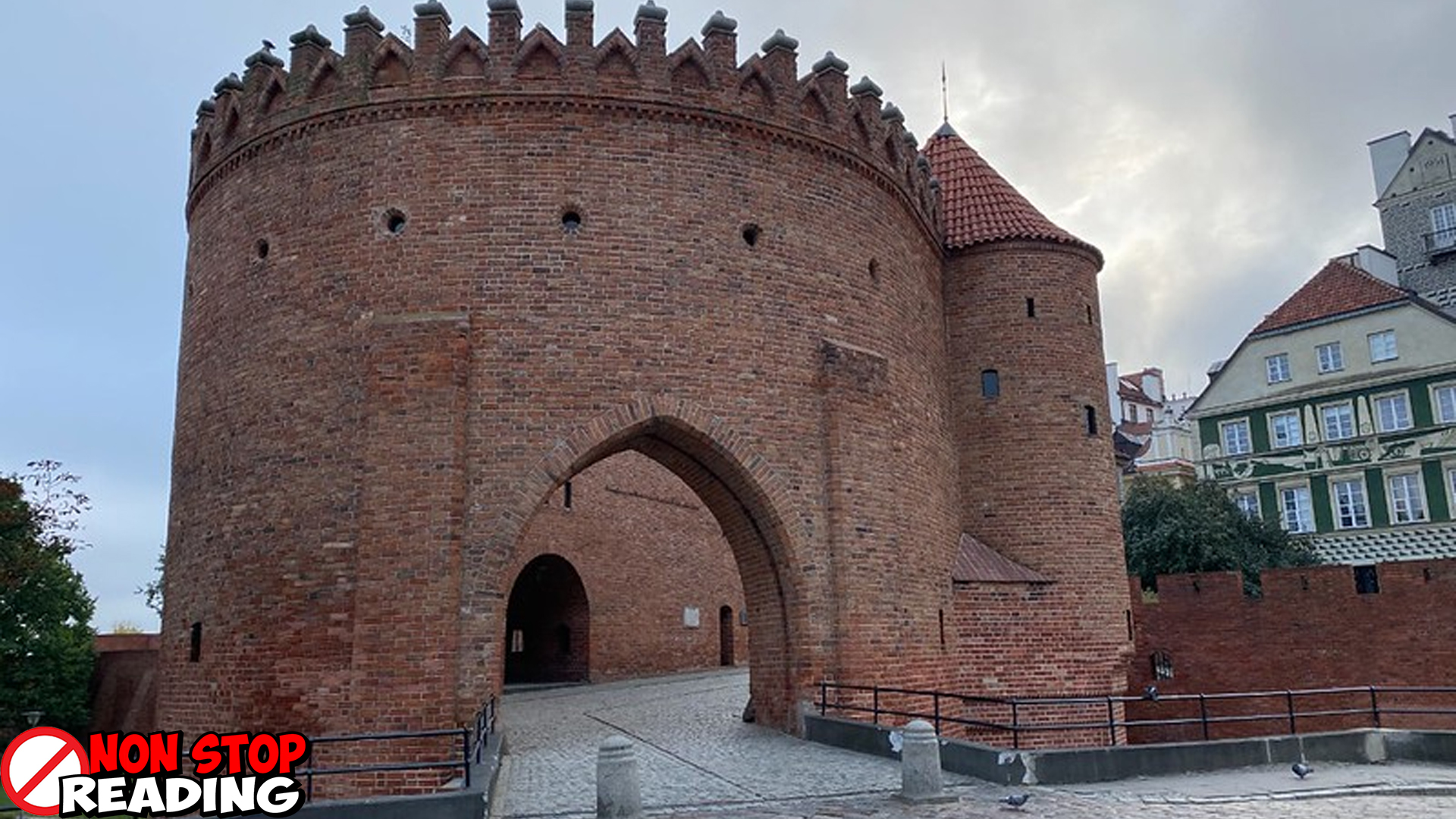 8 Fakta Sejarah Warsaw Barbican yang Menarik